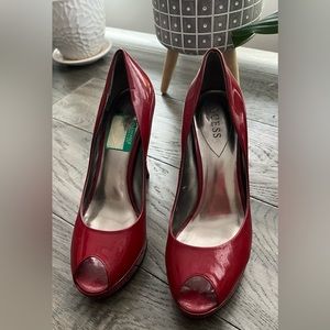 Guess Pumps